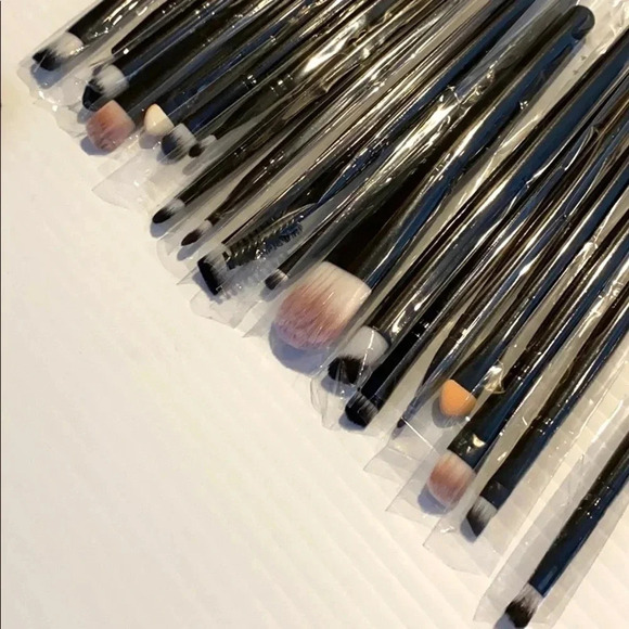 COSMETIC NEW BAG 20 MAKEUP BRUSHES BLACK GIFT - Picture 5 of 7